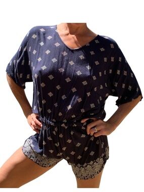 En Crème Boho Patterned Navy & White Open Back Shorts Romper Size M